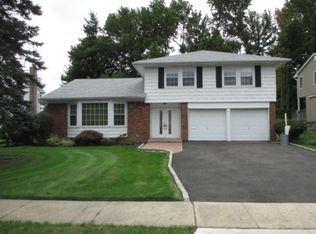 21 Country Village Ln, New Hyde Park, NY 11040