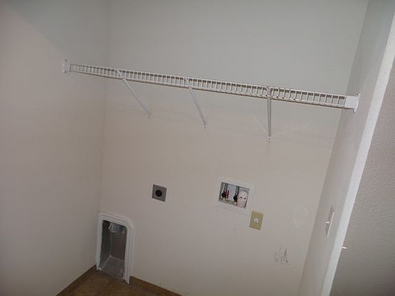 5th image of 180 Brookfall Dr