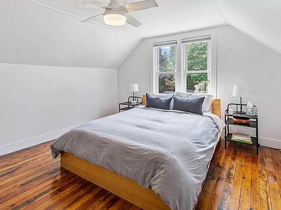3rd image of 19 E 19th St
