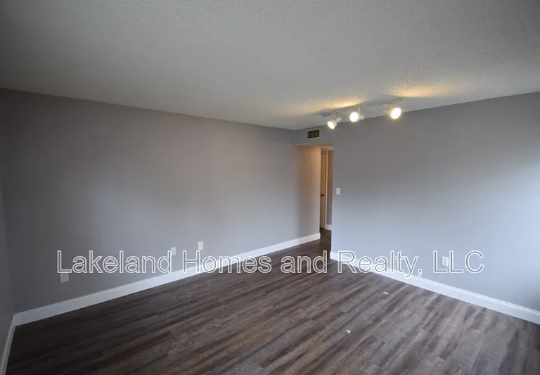 1005 S New York Ave #2 — Photo 8