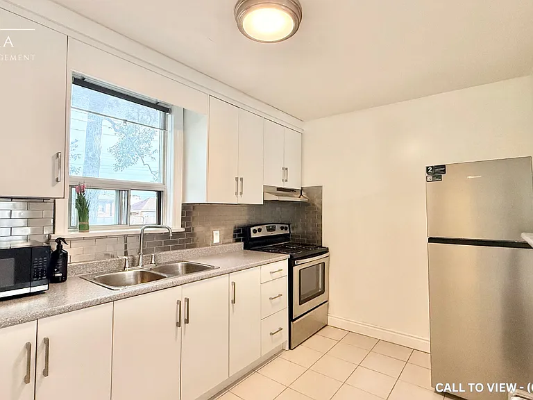526 Royal York Rd #1 — Photo 2