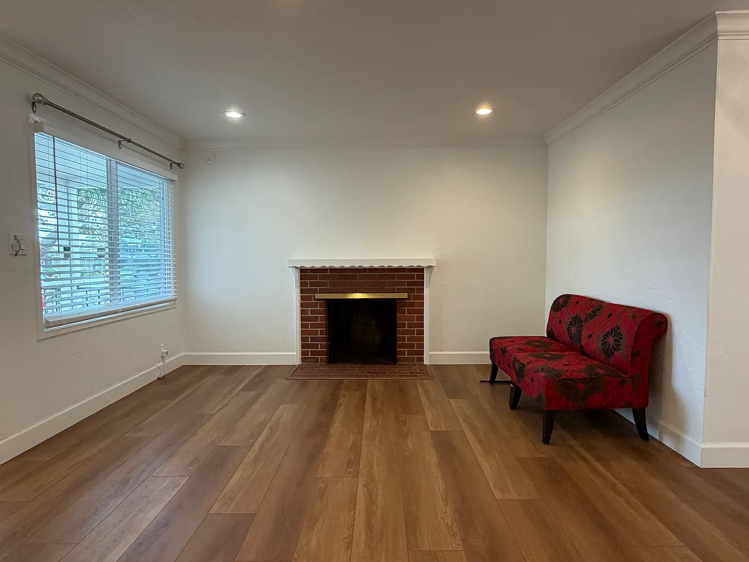 3 bed, 1000 sqft, $3,600 — Photo 2