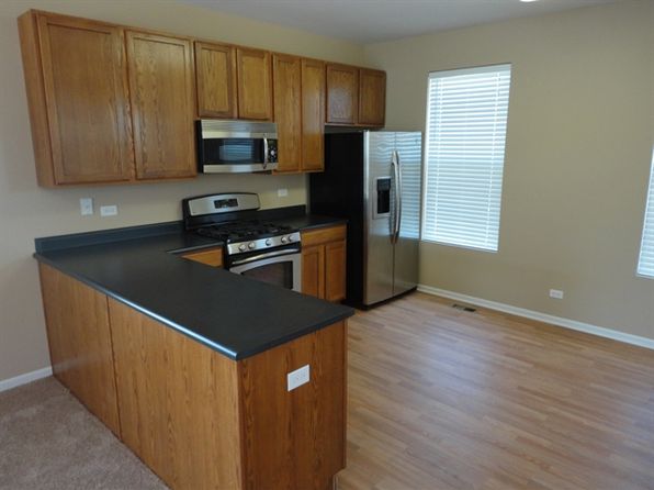 210 Comstock Dr, Elgin, IL 60124