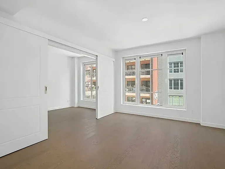 37-26 32nd St #5D — Photo 1