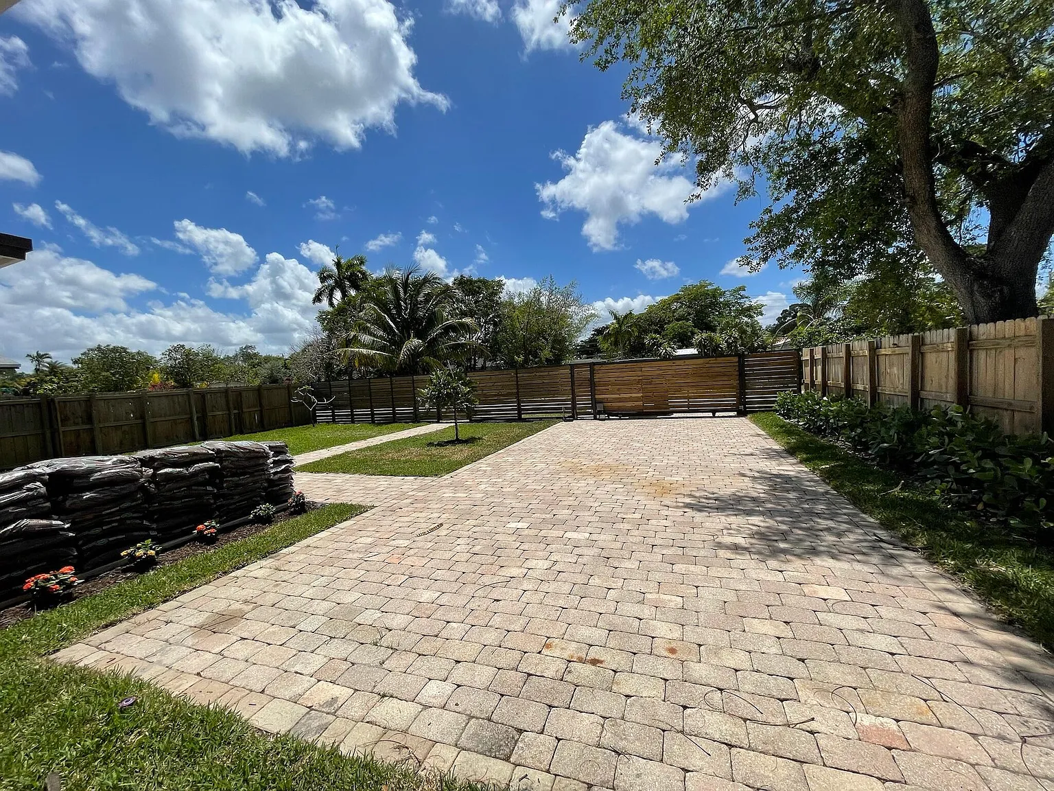 3 bed, 2.0 bath, 1000 sqft, $4,395 — Photo 4
