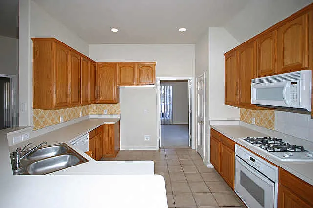 7793 Glasshouse Walk