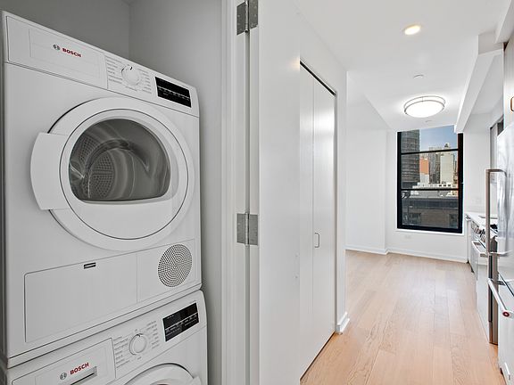 5th image of 515 W 38th St APT 26H