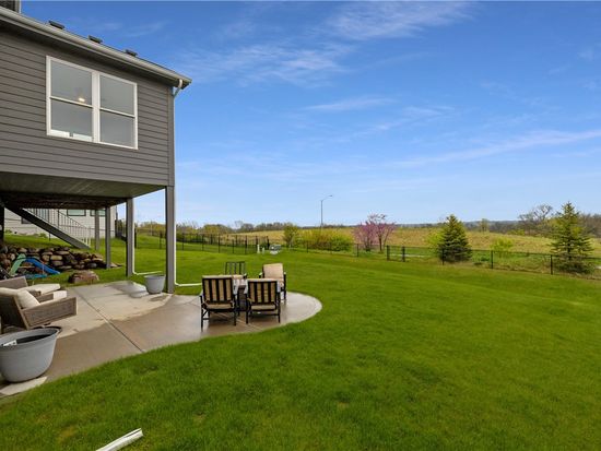 9180 Yarrow Ct, West Des Moines, IA 50266