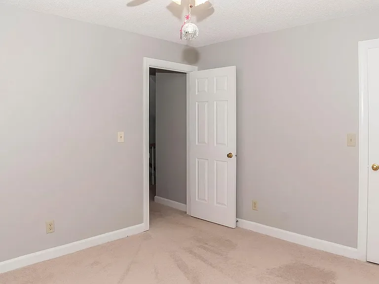 104 Lively Ct E — Photo 6