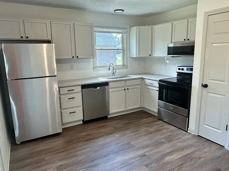 142 Hawthorne Dr — Photo 10
