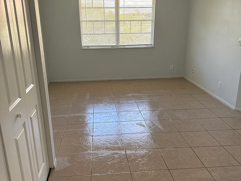 1540 SE Royal Green Cir #I204 — Photo 10