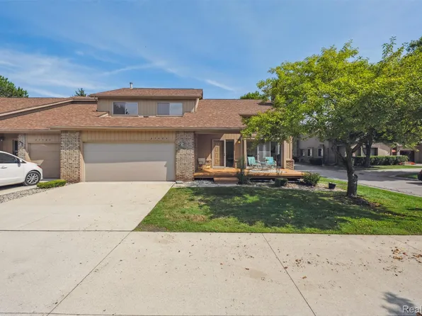 37484 N Laurel Park Dr, Livonia, MI 48152