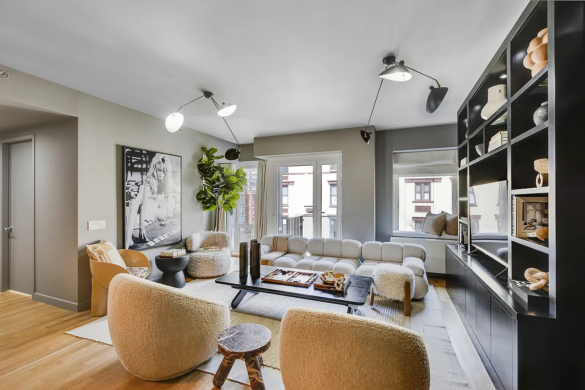 454 West 54th St Unit 5D  