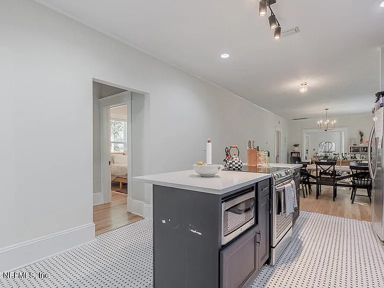2784 Lydia St — Photo 18