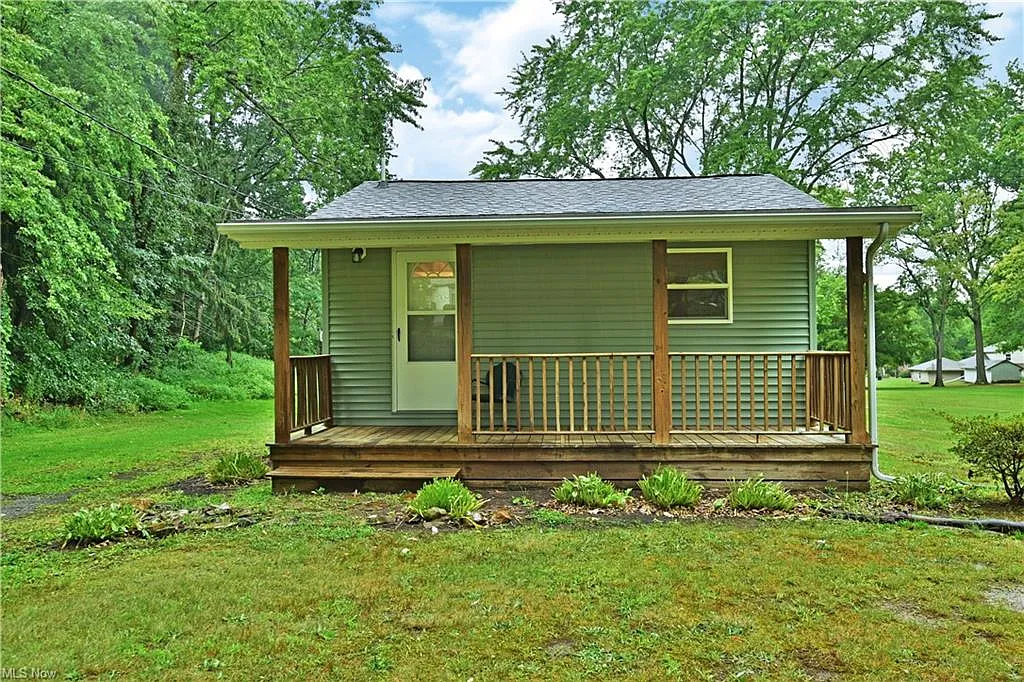 2364 Silver Fox Ln NE photo 1