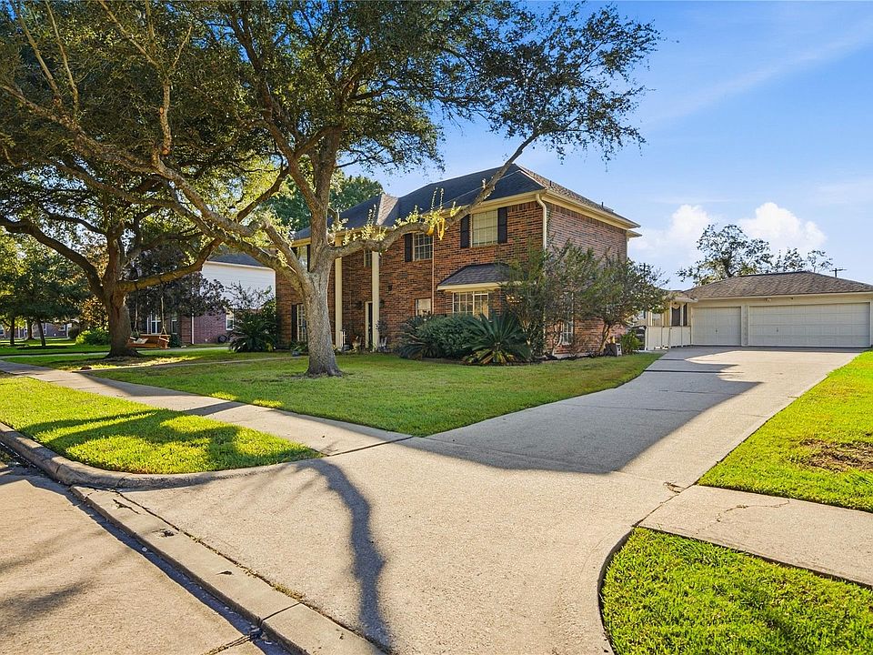 1st image of 405 Regency Ct