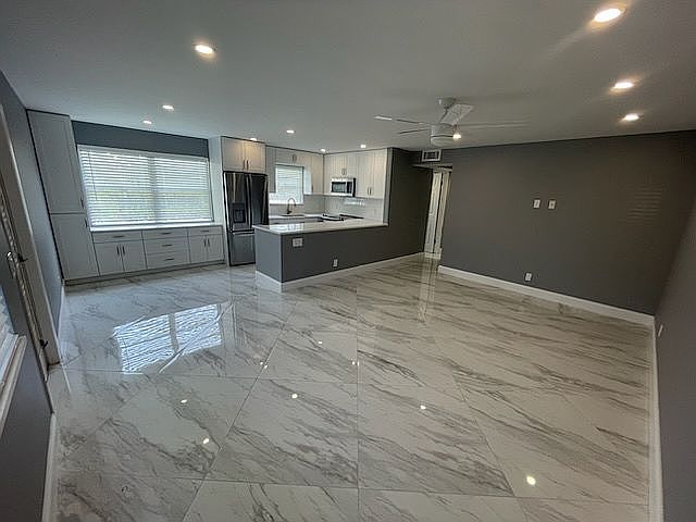 1st image of 212 Oakridge N