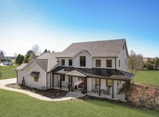 W354N6449 Megan Ln, Oconomowoc, WI 53066
