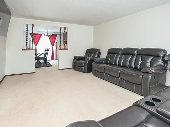 4th image of 441 Menlo Park Rd