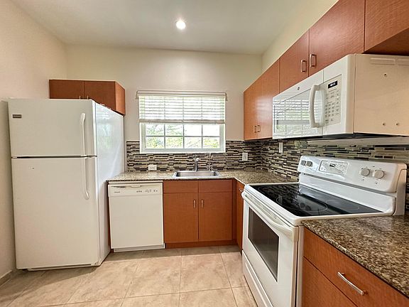 2nd image of 680 Cypress Club Way #L