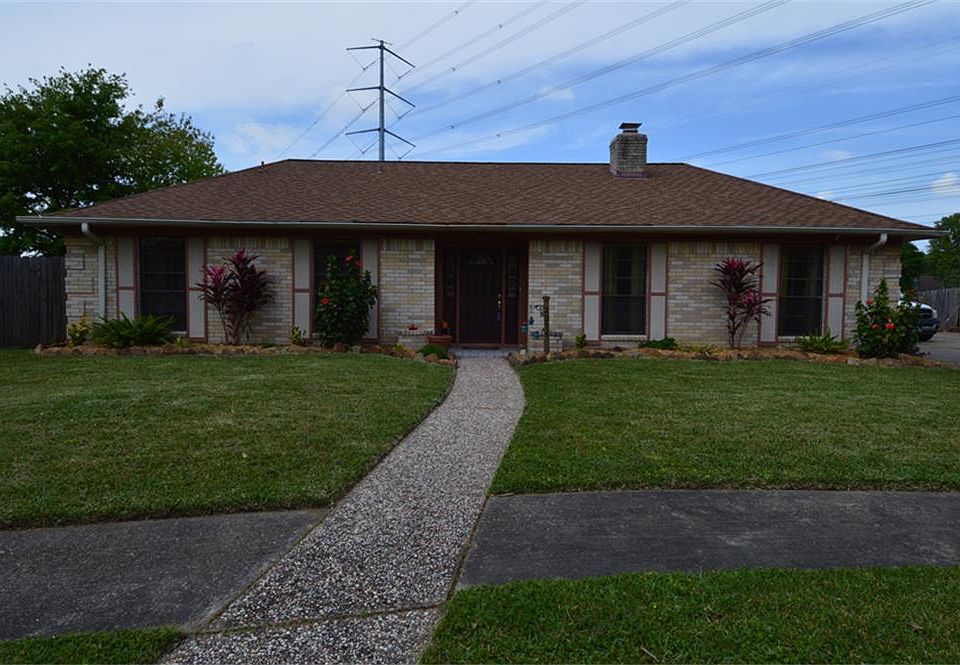 1st image of 2214 Woodcrest Dr