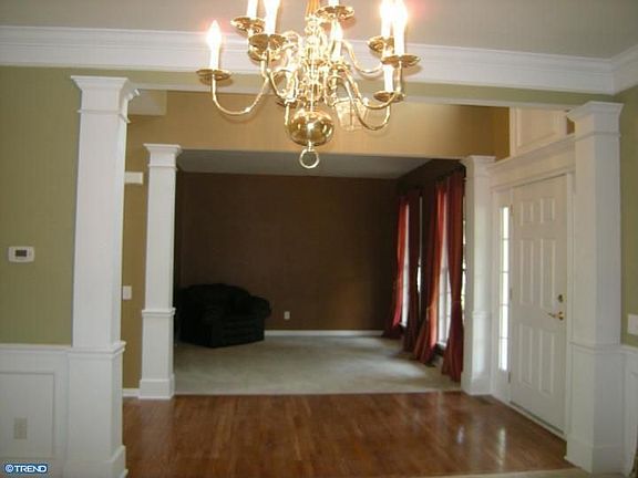 3rd image of 215 Bayberry Dr
