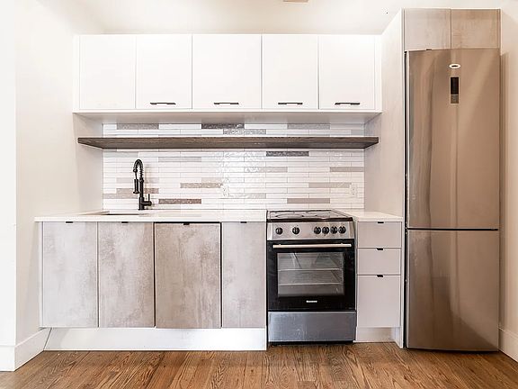 2nd image of 806 Saint Johns Pl #2E