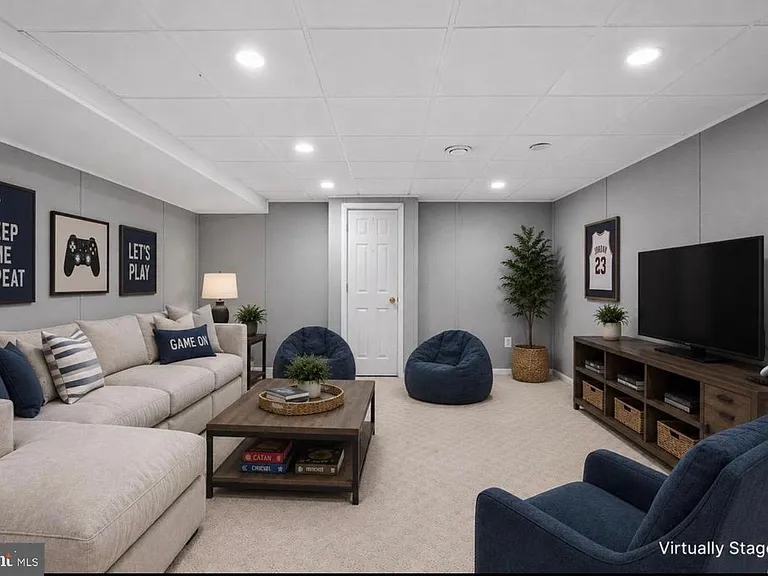 25 Whittingham Cir — Photo 6