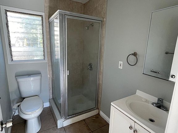 3rd image of 410 W Linda Vista Ave
