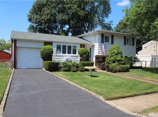 306 W 16th St, Deer Park, NY 11729