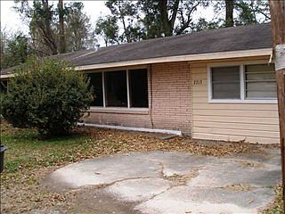 3rd image of 2713 Cessford St