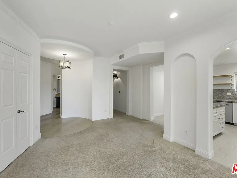 1820 Benecia Ave #402 — Photo 24