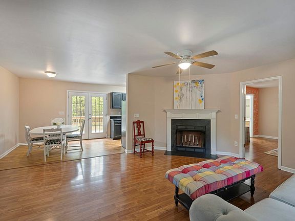 5th image of 360 Jefferson Dr