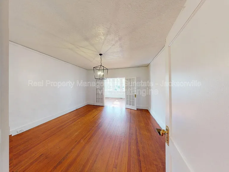 231 W 10th St — Photo 18