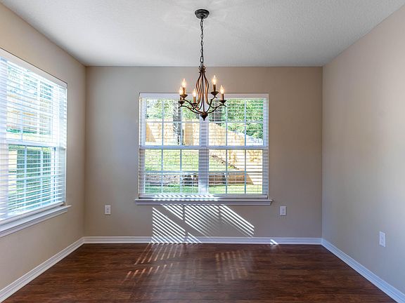 4th image of 323 Dahlquist Dr