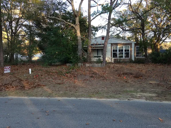 108 NE 36th St, Oak Island, NC 28465