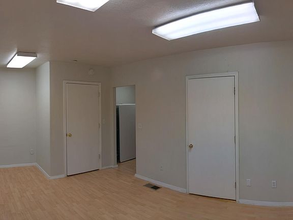 3rd image of 3-109 Elm St SE #3