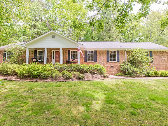 3rd image of 145 Palisades Dr