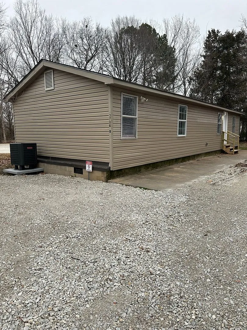 3706 Griffin — Photo 2