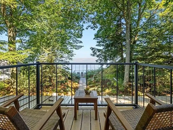 4th image of 3095 N Lakeshore Dr