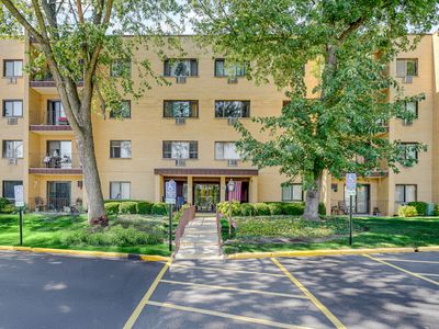 6670 S Brainard Ave APT 402, Countryside, IL, 60525