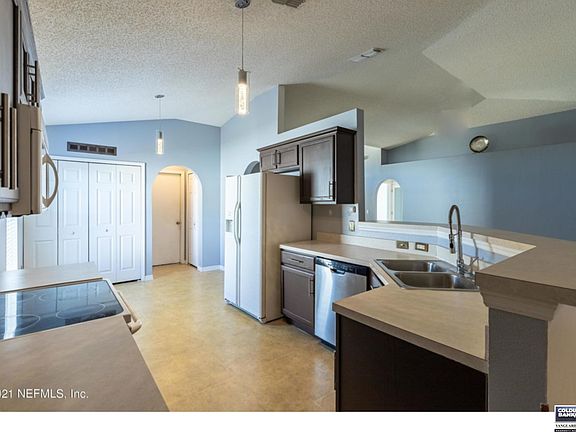 3rd image of 9438 Arbor Oak Ln