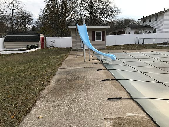 3rd image of 3440 Butler Dr