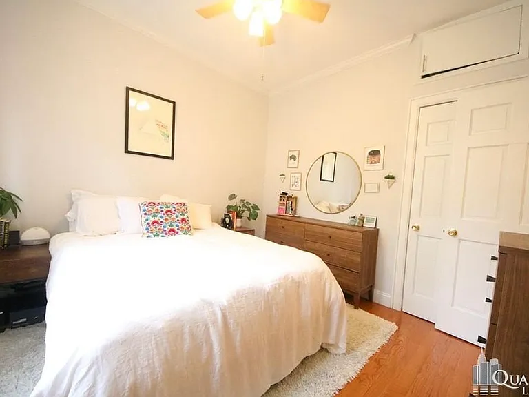 34 E 11th St #4B — Photo 6