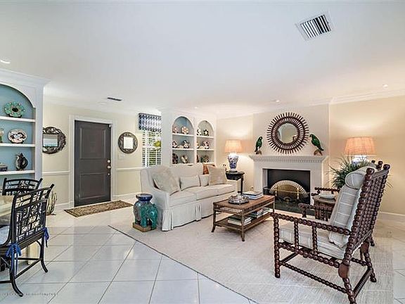 3rd image of 822 W Oyster Ln