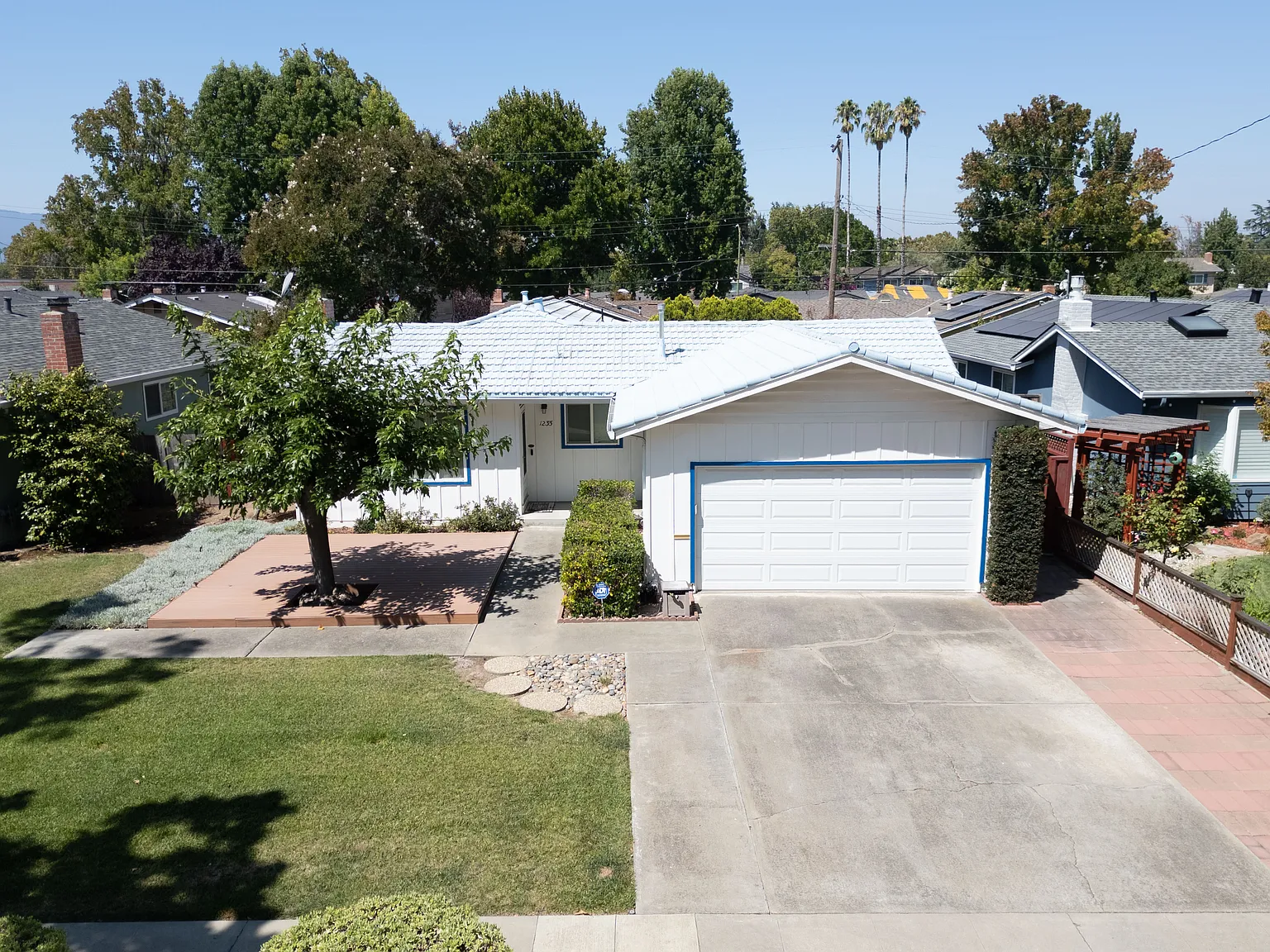 3 bed, 1372 sqft, $4,495 — Photo 2