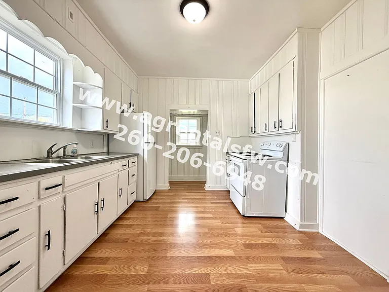 1915 Ellen Ave — Photo 6