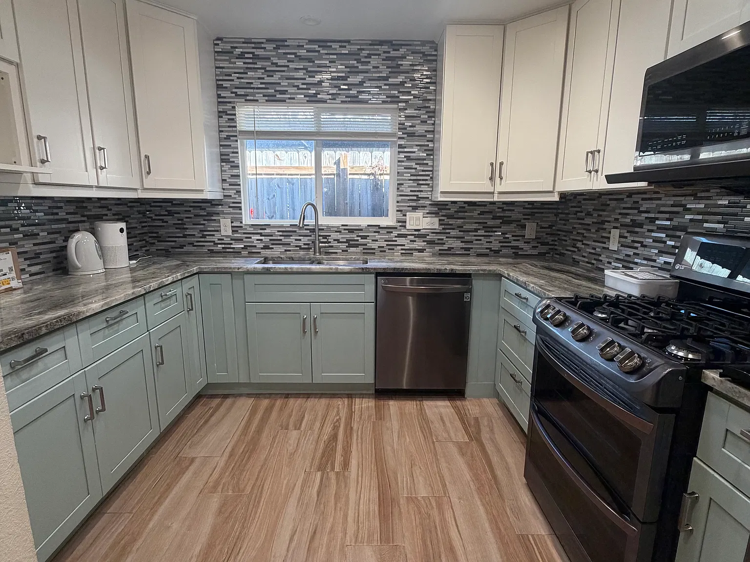 2 bed, 750 sqft, $1,500 — Photo 2