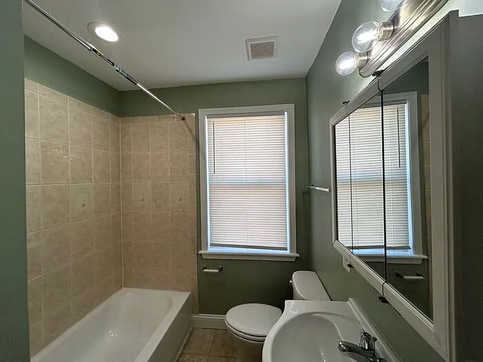 2799 Pelham Ave — Photo 8