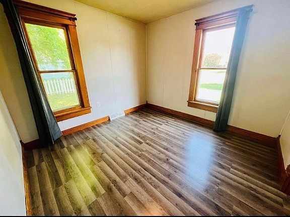 3rd image of 321 8th St